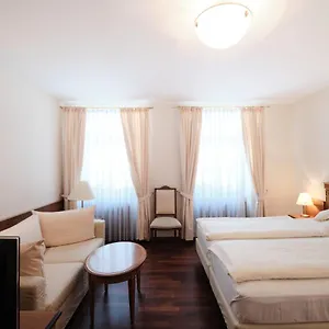 https://hotel-weisser-bock.hotelsheidelberg.net